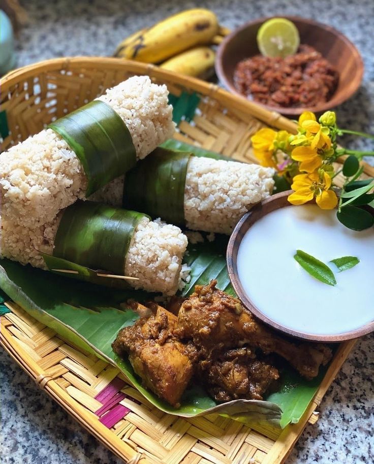 Pittu with Chicken Curry, Coconut Milk & Lunu Miris 🇱🇰